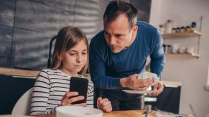 Surveiller smartphone de ses enfants